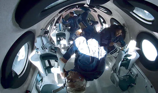 Avance. Richard Branson y su tripulación en gravedad cero. Foto: AFP