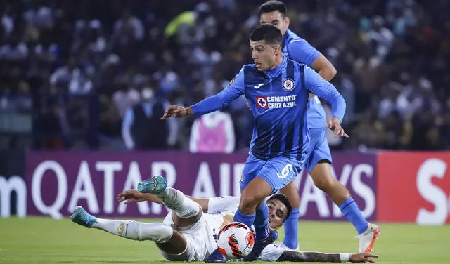 Cruz Azul vs. Pumas: el cuadro de los peruanos Luis Abrama y Juan Reynoso pierde en la semifinal de la Concachampions. Foto: CruzAzul