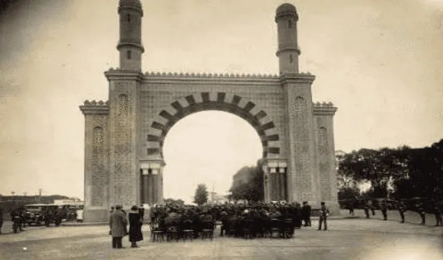 El Arco Morisco fue inaugurada en 1924 y se ubicó en la avenida Leguía