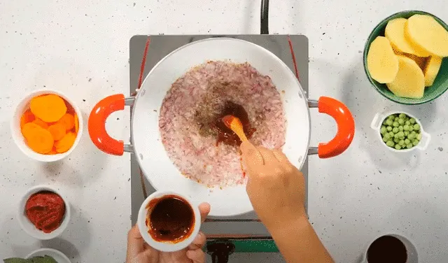Preparación del estofado de pollo paso a paso. Foto: captura de Buenazo / YouTube