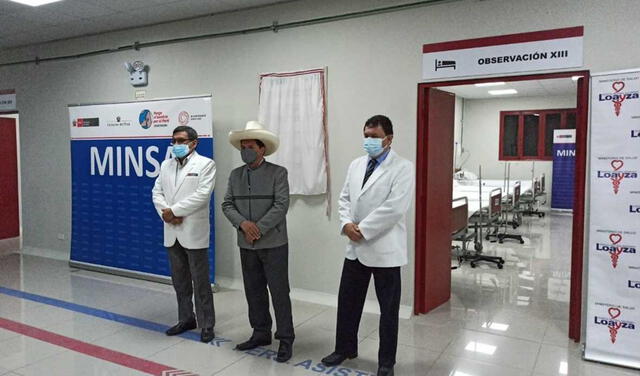 Durante su recorrido, el presidente Castillo estuvo acompañado del ministro de Salud, Hernando Cevallos. Foto: Joel Robles/URPI-LR
