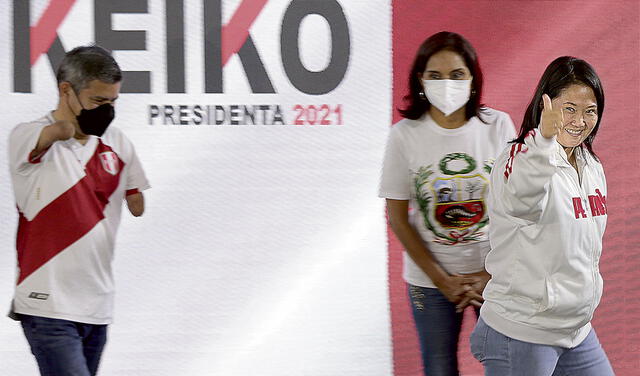 El dato. Keiko Fujimori salió a emitir un pronunciamiento antes de que se conocieran los resultados del conteo rápido de Ipsos. Dijo que no hay ganadores ni perdedores. Foto: AFP