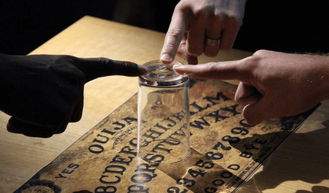 El tablero de la Ouija fue utilizado en un principio por espiritistas en los Estados Unidos