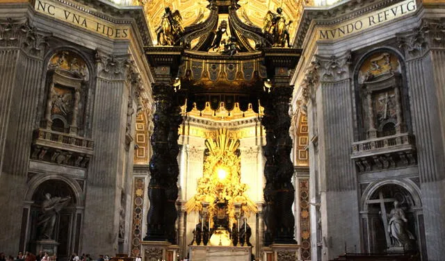 El Baldaquino de San Pedro es el altar mayor de la Iglesia y se sitúa sobre la tumba de Pedro. Foto: Janier Golac / La República