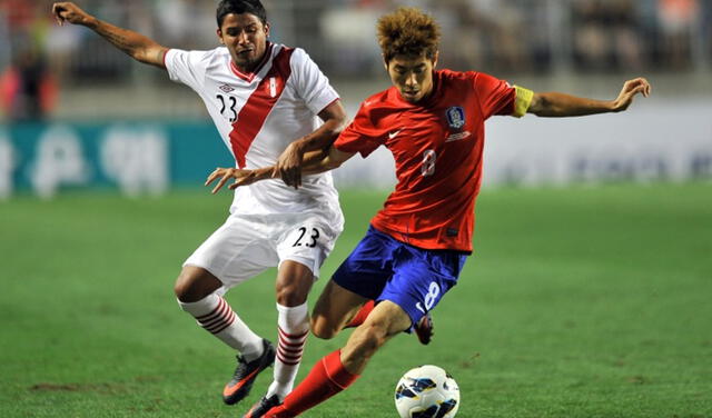 Manco en su último partido con Perú ante Corea del Sur en 2013. Foto: AFP