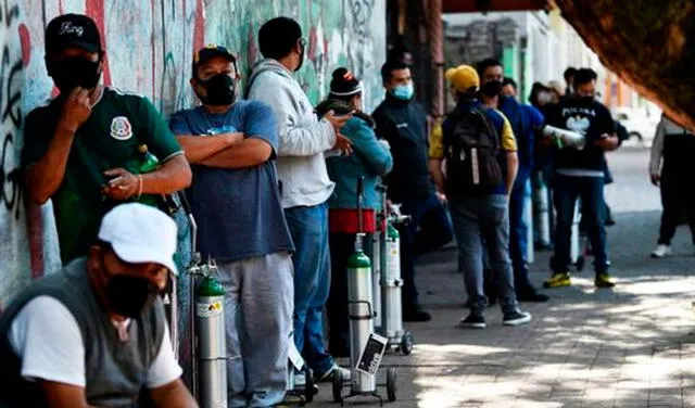 Coronavirus: cinco horas de fila por una hora de oxígeno en Ciudad México