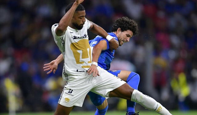 Pumas vs. Cruz Azul: ambas escuadras se fueron sin goles al descanso. Foto: Concacaf