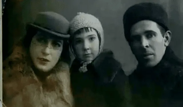 La pequeña Vanda fotografiada con sus padres antes de la ocupación nazi. Foto: Chabad.org