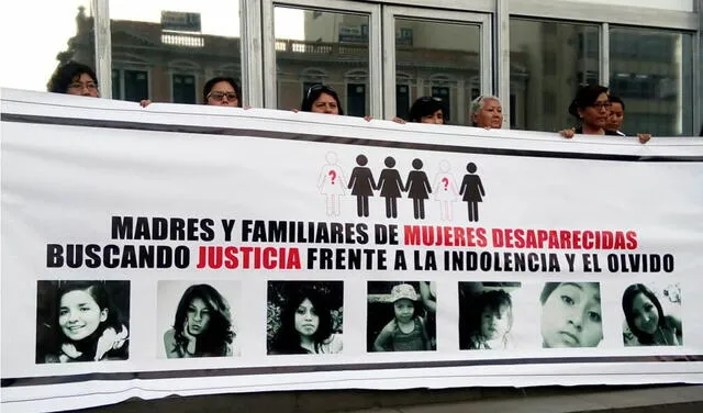 Plantón de madres de mujeres desaparecidas fuera del MIMP. Foto: FB Norma Rivera