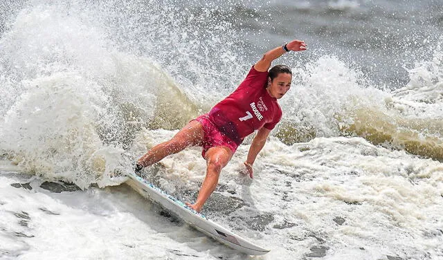 Moore tiene el récord de ser la ganadora más joven de una etapa del Campeonato Mundial de Surf. Foto: EFE