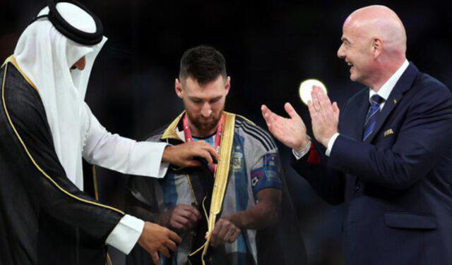 Lionel Messi usó la bisht durante la premiación del Mundial Qatar 2022