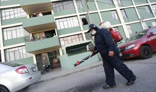 El Alberto Tejada, director de Salud Ambiental de la Diris Sur, informó que hay varios casos de dengue en Lima. Foto: Antonio Melgarejo/La República