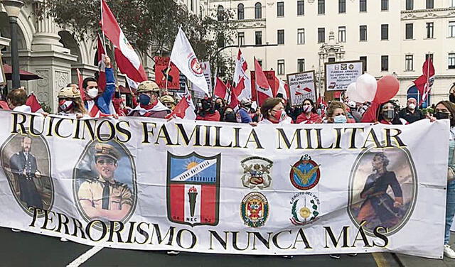 Ejército. Padres de familia de alumnos del colegio Pedro Ruiz Gallo, de los hijos de oficiales del EP. Foto: difusión