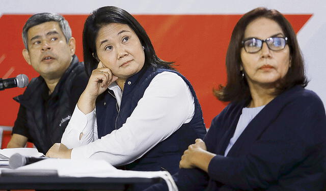 Mensaje. Keiko Fujimori ofreció anoche una conferencia de prensa desde Surco, denunciando un "fraude en mesa". Foto: EFE