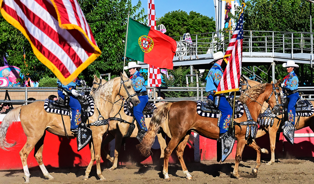 En la plaza de toros, la bandera de Portugal está al lado de la de Estados Unidos. Foto: AFP