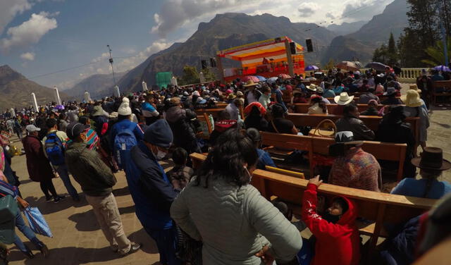 Celebración de misa en el Santuario del Señor de Huanca. Foto: Cusco Modo Bici