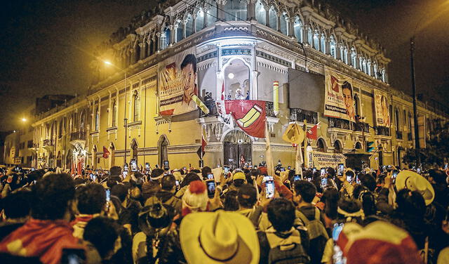 Perú Libre. Por la noche, Castillo habló ante maestros, dirigentes y ciudadanos que lo apoyan. Foto: Aldair Mejía / La República