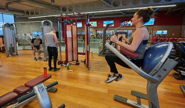 En Islandia ya tienen permitido usar los gimnasios. Foto: AFP