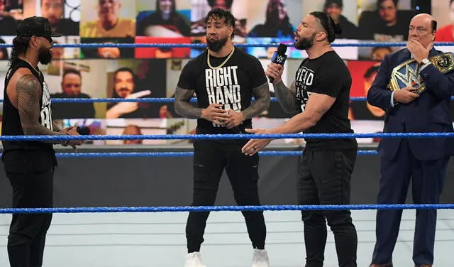 Roman Reigns junto a Jay Uso cara a cara con Jimmy Uso. Foto: WWE