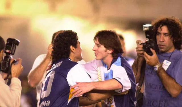 Maradona y Messi jugaron juntos un 23 de diciembre de 2005. Foto: difusión