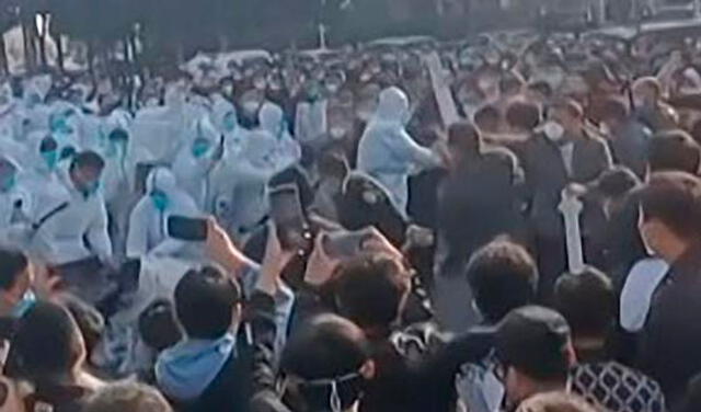 Confinan a todos los habitantes de Zhengzhou, la ‘ciudad iPhone’ de China, tras violentas protestas