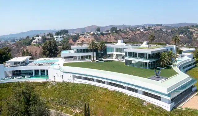 Mansión en EE. UU. fue colocada a la venta por endeudamiento de su propietario. Foto: The Sun