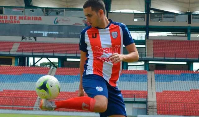 Ayrton Páez, futbolista de Estudiantes de Mérida, habló sobre cómo vienen entrenando. Foto: Instagram/AyrtonPaez