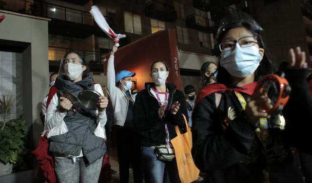 Protesta frente a la casa del magistrado Jorge Rodríguez Vélez. Foto: John Reyes/La República