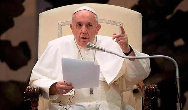 El papa Francisco alienta unión civil para parejas homosexuales y se aleja de postura del Vaticano