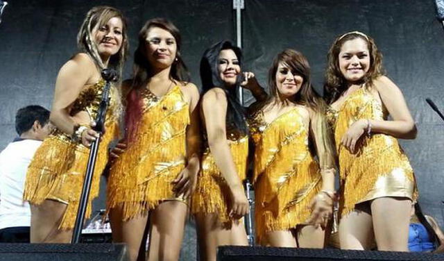 Edita Guerrero al lado de las otras vocalistas de Corazón Serrano.