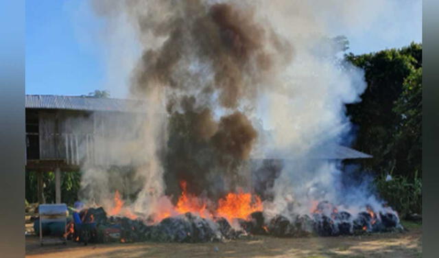 Efectivos destruyeron los insumos químicos hallados durante el operativo. Foto: PNP