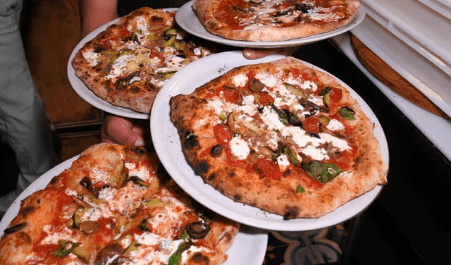 La pizza se originó en Italia y el primer panadero en elaborarlo fue Raffaele Esposito