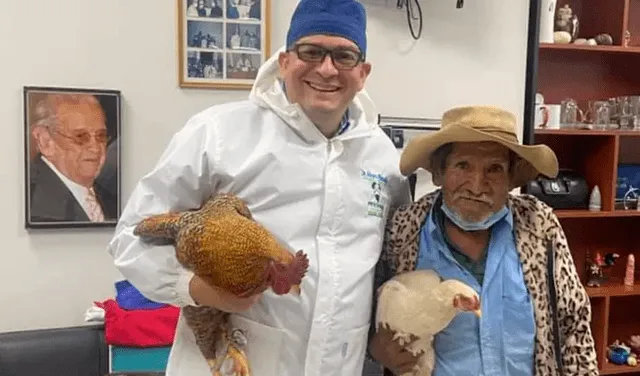 Adulto mayor paga su cirugía de próstata a médico con dos gallinas