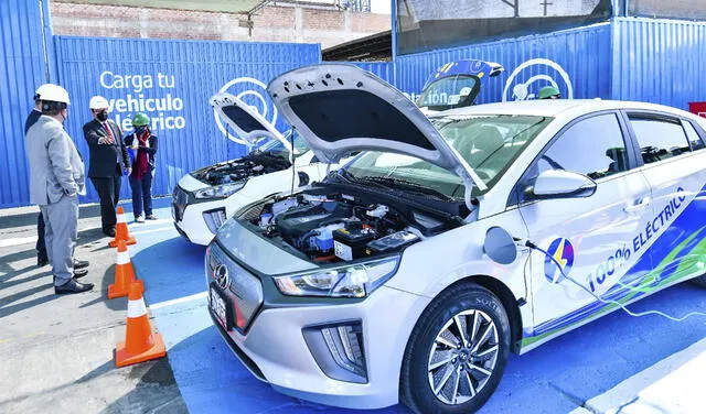 Este auto en carga completa puede recorrer 380 kilómetros y sólo gastando S/ 30 de energía eléctrico. Foto: URPI/Alexis Choque