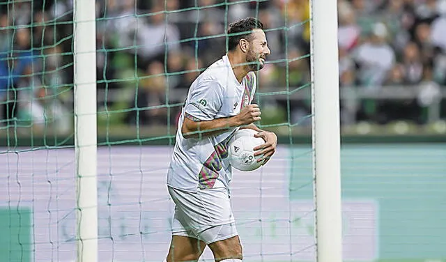 Felicidad. El ‘14′ luego de anotar el primer gol del partido. Foto: difusión