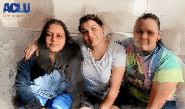 Kerlin Sánchez Villalobos (izquierda) y su hermana de 16 años (derecha) con su madre Daysi (centro). Foto: ACLU