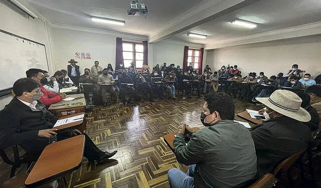 Diálogos. Mesa técnica en Cusco duró todo el día. Hoy aguardan al presidente y el premier. Foto: Midagri