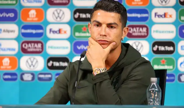 Cristiano Ronaldo señaló en 2015 que estaba en desacuerdo en que los jugadores terminen su carrera en torneos de Medio Oriente o Estados Unidos Cristiano Ronaldo señaló en 2015 que estaba en desacuerdo en que los jugadores terminen su carrera en torneos de Medio Oriente o Estados Unidos