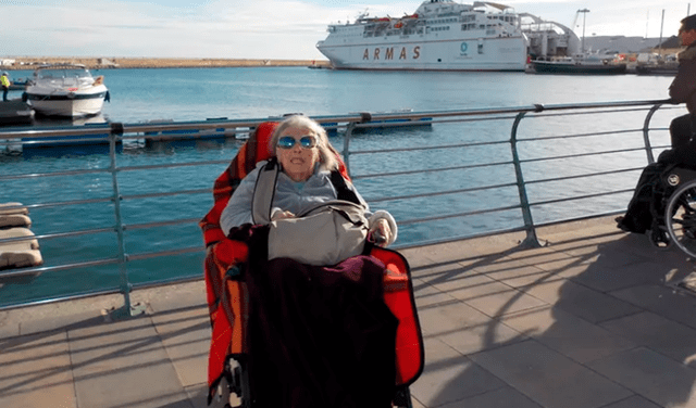 Joven recorre con su abuela de 100 años parte de Europa en una casa rodante