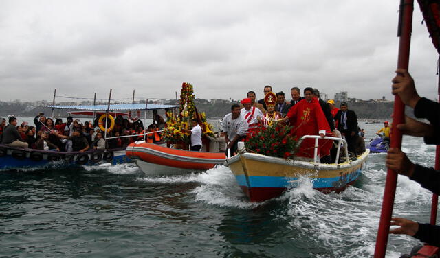 Las procesiones de San Pedro en el mar son comunes durante las celebraciones del 29 de junio