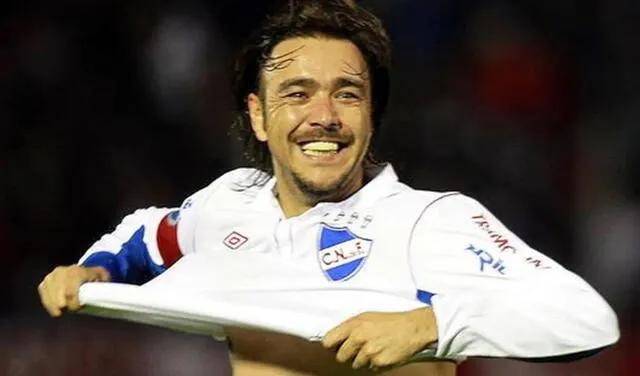 Álvaro Recoba regresó a jugar por los dos clubes en los que empezó su carrera en Uruguay: Danubio y Naconal. Foto: EFE