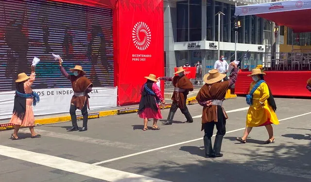 La ceremonia en Piura estuvo acompañada de danzas típicas. Foto: Proyecto Bicentenario