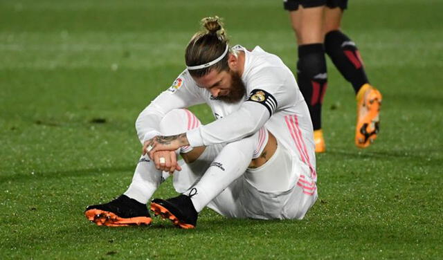 Sergio Ramos estaría un mes fuera de los campos de juego. Foto: AFP