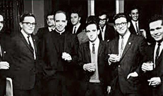 Estudiante. En la Católica, el segundo de derecha a izquierda. Foto: difusión