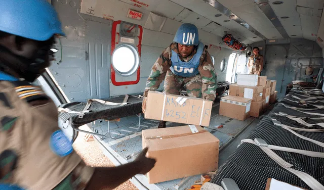 Los cascos azules brindan apoyo humanitaria en diferentes partes del mundo. Foto: Albert Gonzales / Unamid / AFP