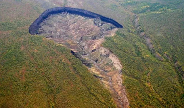 El cráter de Batagaika tiene 85 metros de profundidad. Foto: Alexander Gabyshev