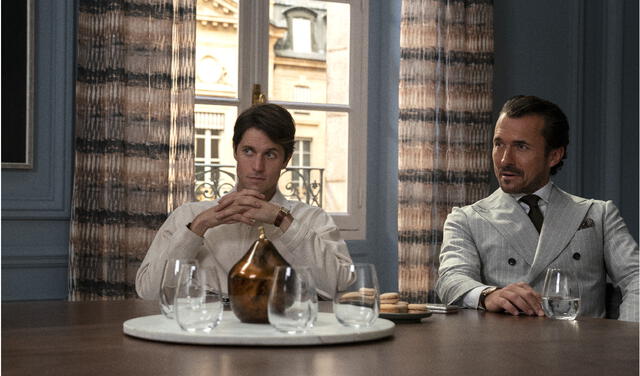 Lucas Bravo y William Abadie como Gabriel y Antoine Lambert (Foto: Cortesía Netflix)