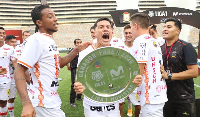 Aunque su presente en Ayacucho FC no es bueno, Olascuaga ganó el segundo título de su carrera con los zorros. Foto: Liga de Fútbol Profesional
