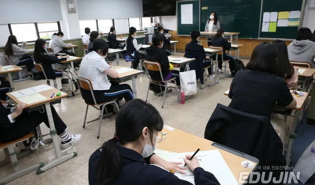 Estudiantes surcoreanos durante los simulacros para el CSAT. Foto referencial/Edujin Kr Estudiantes surcoreanos durante los simulacros para el CSAT. Foto referencial/Edujin Kr