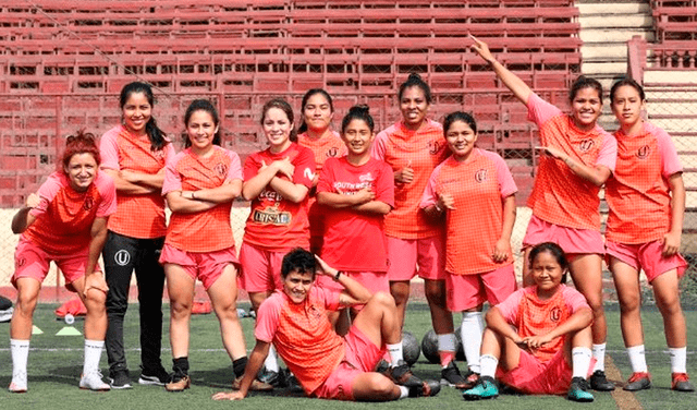 Equipo femenino de Universitario de Deportes, campeón regional.